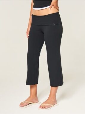 Hollister black capris yoga pants